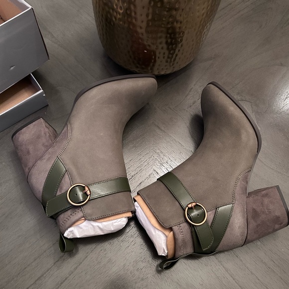 VIONIC Tenley Women's Mid Shaft Ankle Boot - Picture 6 of 14